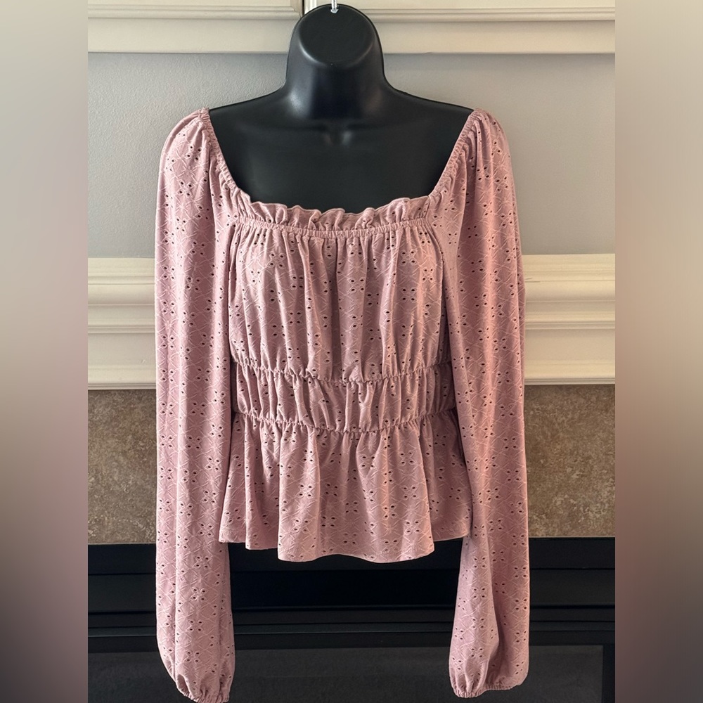 Cute pink eyelet off the shoulder top.